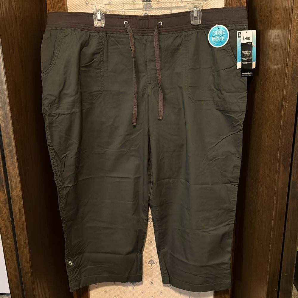 Lee Relaxed Fit Capris